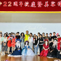 五育高中8日舉行22周年校慶，推出美容科時尚秀成果展。（廖志晃攝）