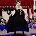 五育高中8日舉行22周年校慶，推出美容科時尚秀成果展。（廖志晃攝）